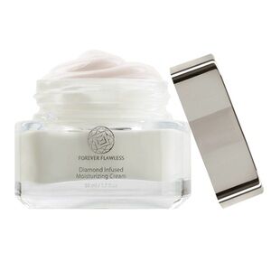 Forever flawless Diamond Infused Moisturizing Cream